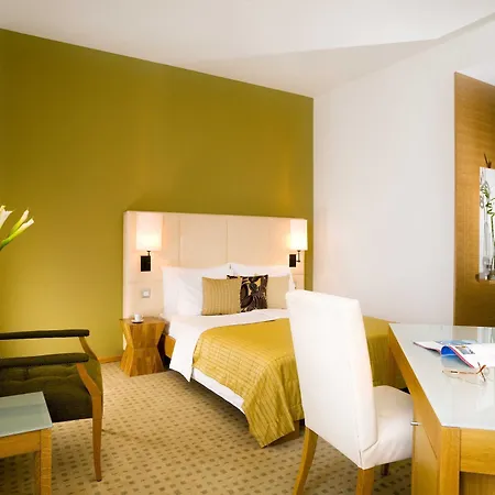 Astoria 4*